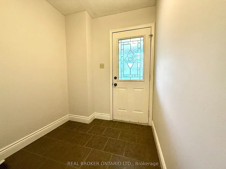 93 Melanie Cres — Photo 4