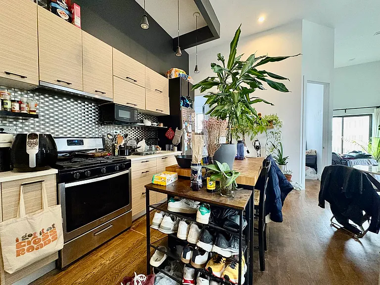 287 Harman St #3F — Photo 4