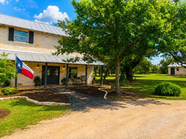 104 Fawn Ct, Johnson City, TX 78636