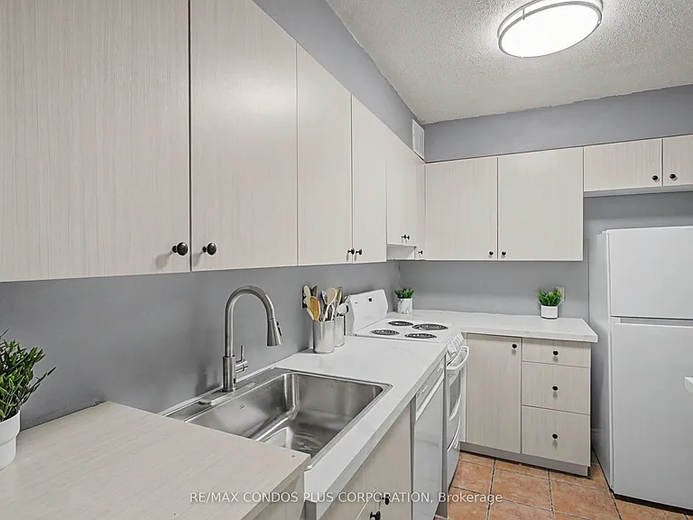 5949 Yonge St #208 — Photo 17