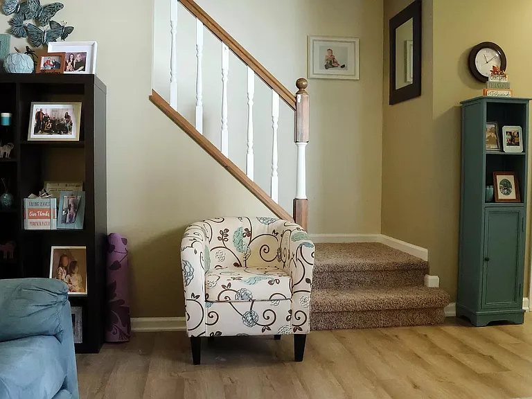 492 Meadow Ln — Photo 3