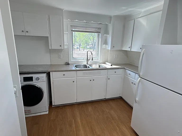 452 Notre Dame St #4 — Photo 3