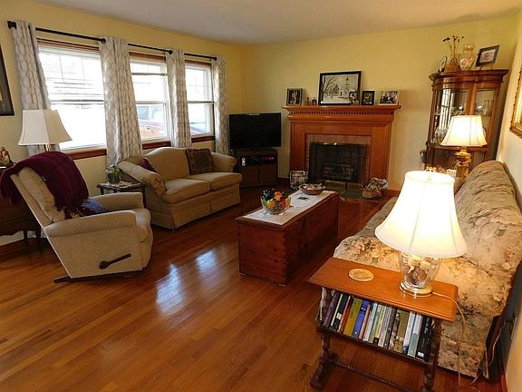 3rd image of 4508 Cresthill Dr