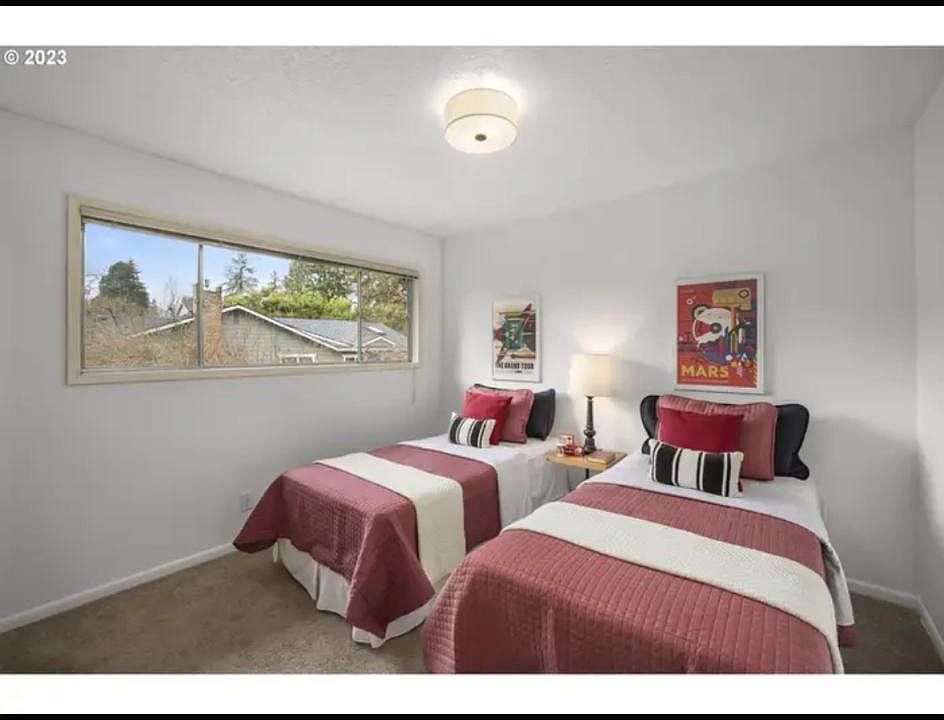 1st image of 16701 NE Hassalo St