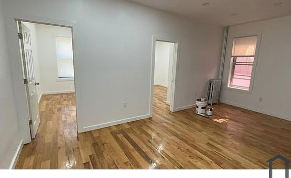 2nd image of 1129 Manor Ave APT 1R