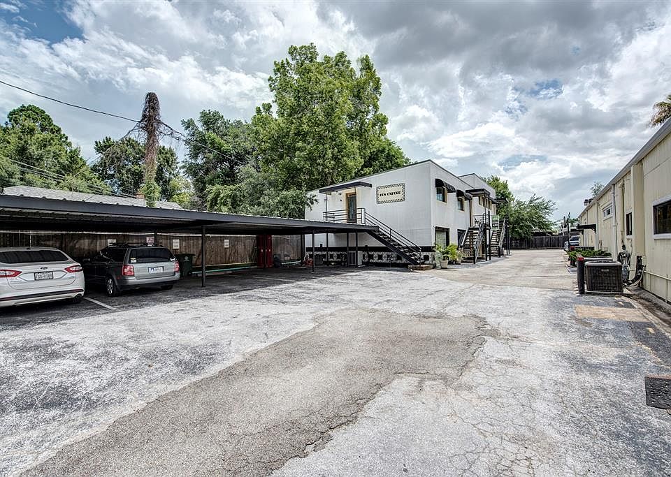 1st image of 3122 White Oak Dr #A