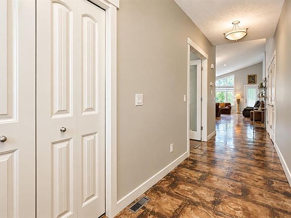 2nd image of 203 E Hillcrest Blvd