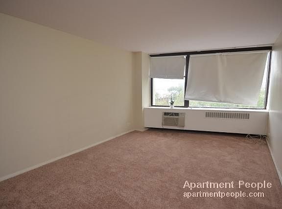 2nd image of 555 W Cornelia Ave APT 701