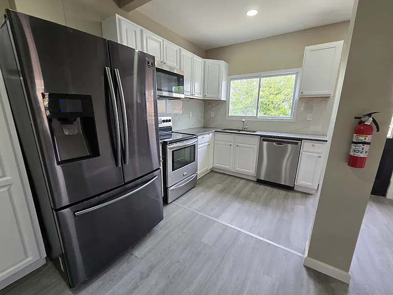 735 Main St #1 — Photo 7