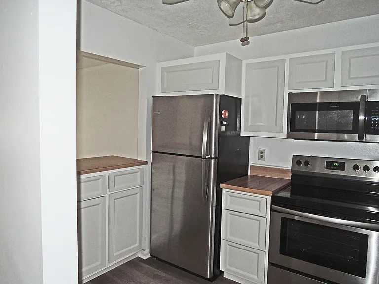 322 Colony Ln #C — Photo 8