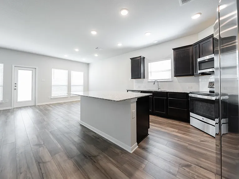 738 Friar Tuck Dr — Photo 4