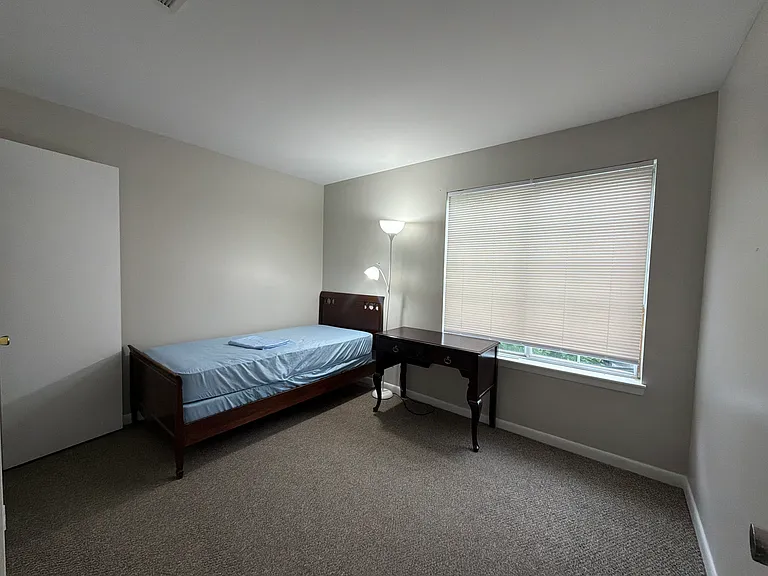 220 Elm St — Photo 8