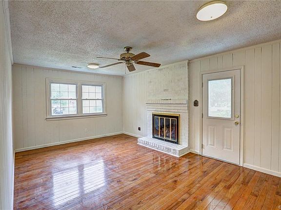 3rd image of 4204 N Lakefront Dr