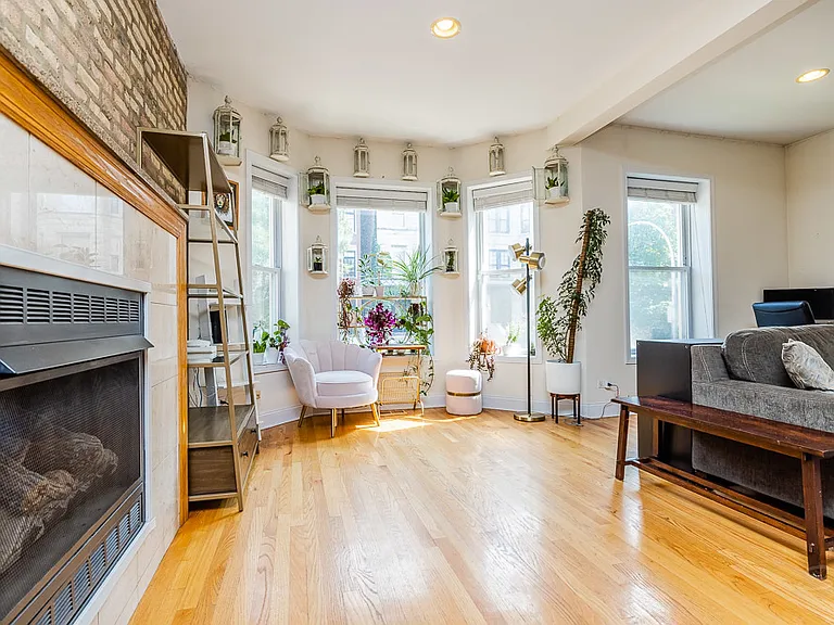 3750 N Wilton Ave #2 — Photo 3