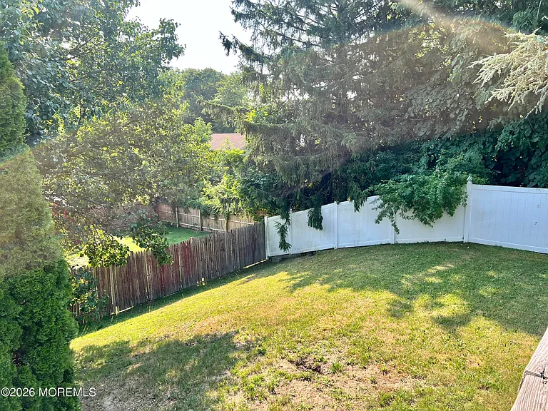 12 White Dr — Photo 20