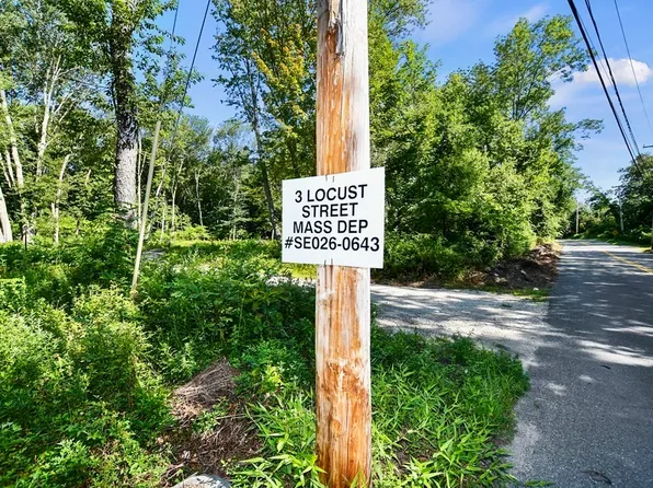 3 Locust St, Assonet, MA 02702