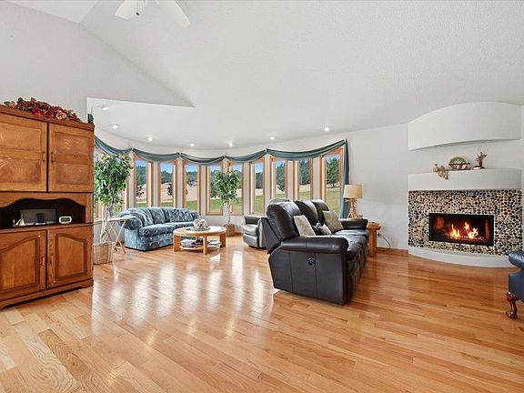 2nd image of 1129 Foothills Rd