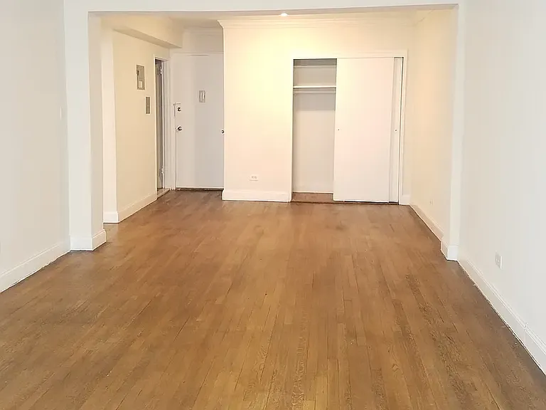 445 E 77th St #2H — Photo 3