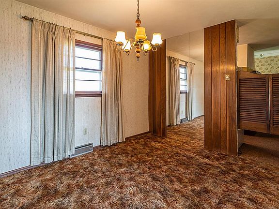 4th image of 901 Marilyn Ct