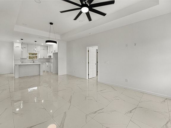 3rd image of 429 E Richard Ave