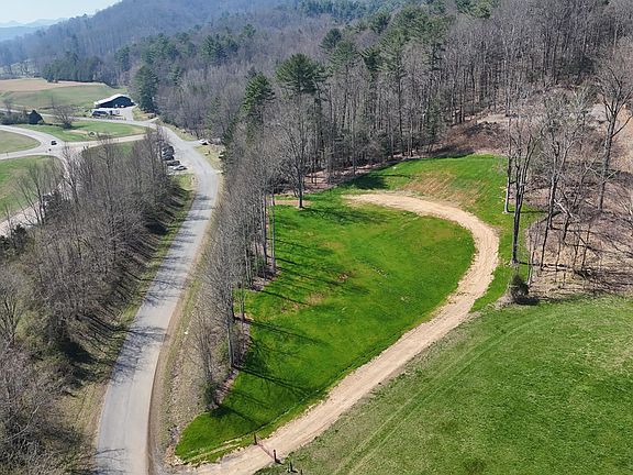 3rd image of 125 Powder Hollow Rd