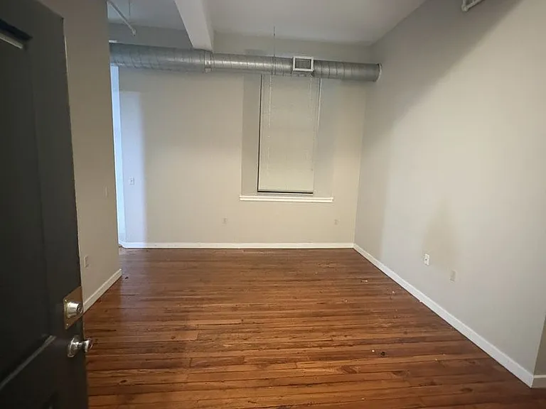 125 W. Saratoga St — Photo 3