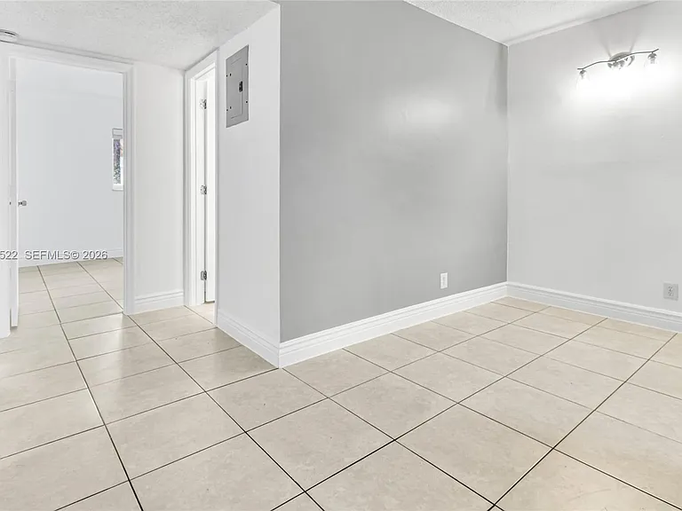 711 NE 2nd Ave #202 — Photo 5