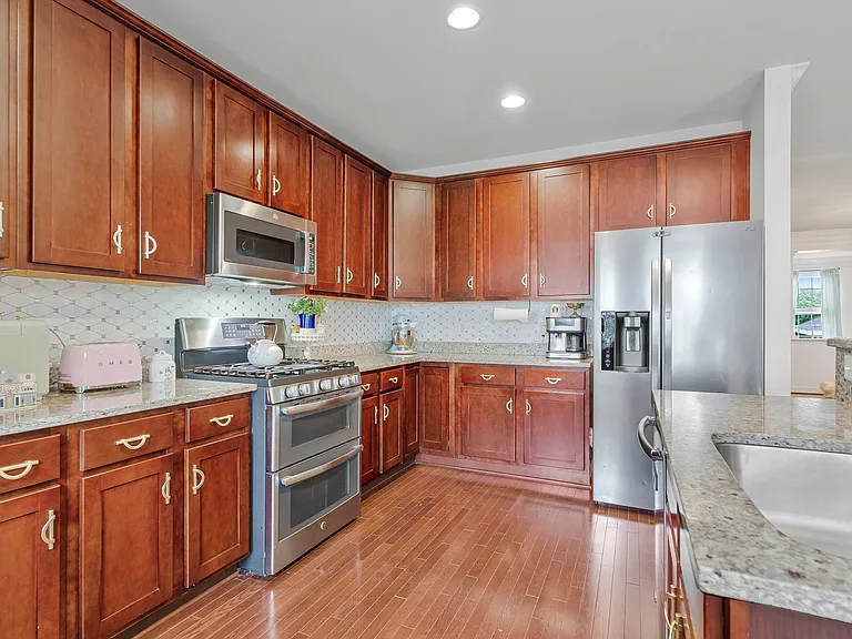 703 Skippers Ln — Photo 2