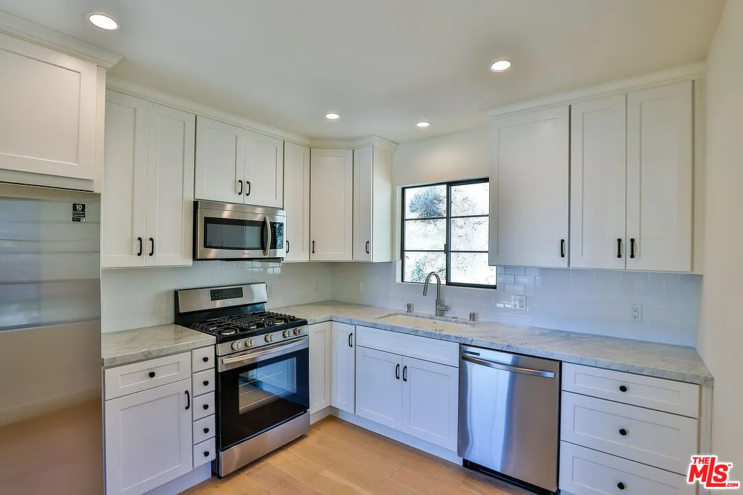 1 bed, 1.0 bath, 800 sqft, $7,000 — Photo 2