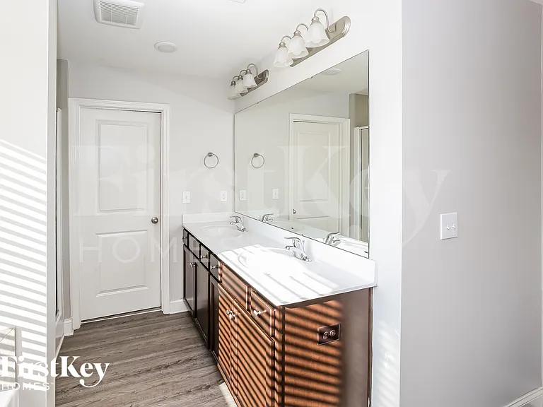 9225 Evans Creek Ct — Photo 9