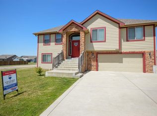 928 Dakota Ln, Junction City, KS 66441
