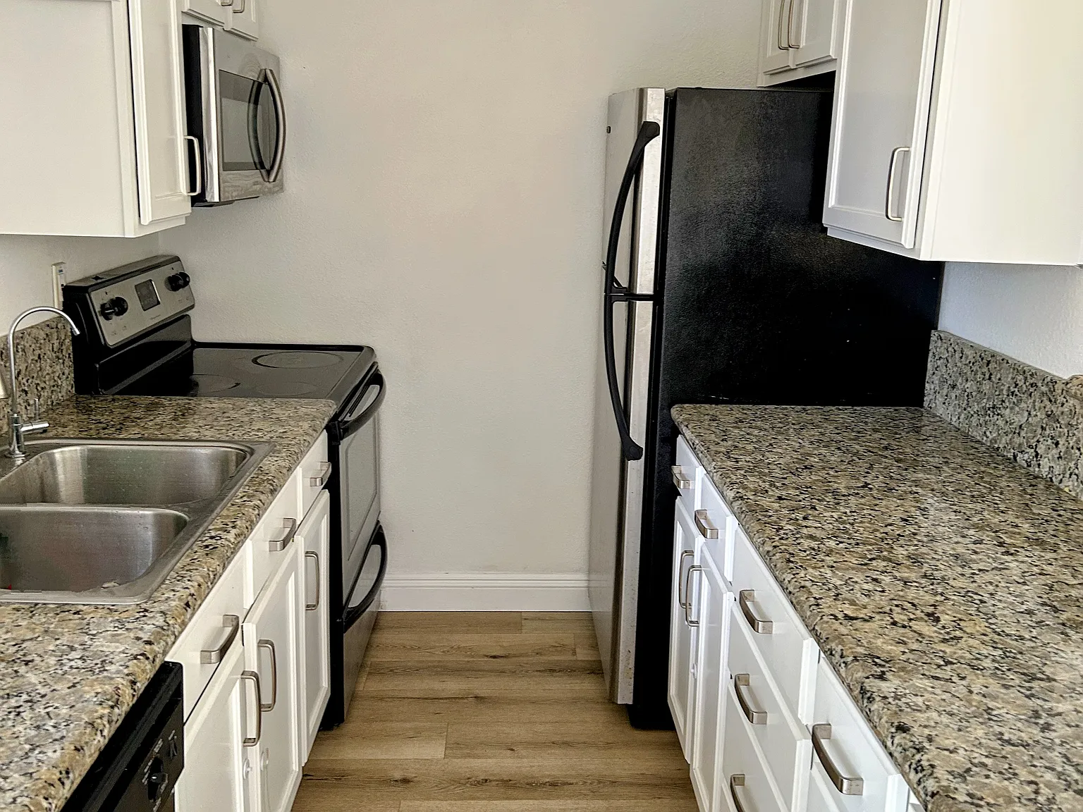 2 bed, 1.5 bath, 1012 sqft, $2,550 — Photo 1
