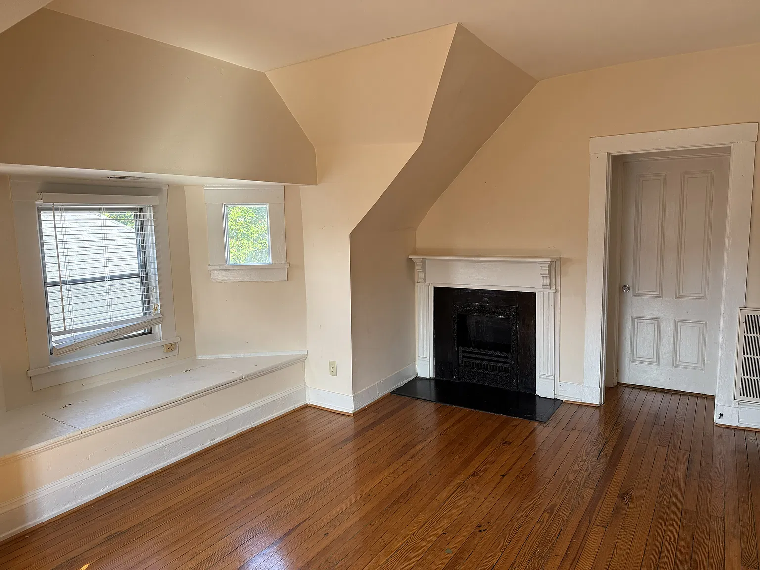 1 bed, 735 sqft, $1,900 — Photo 3