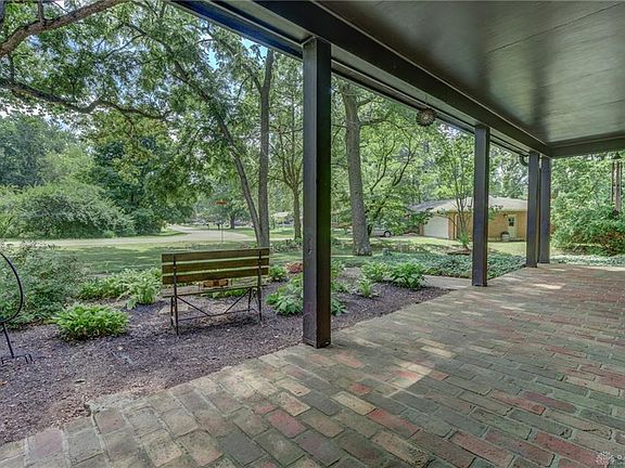 3rd image of 2496 S Emerald Dr