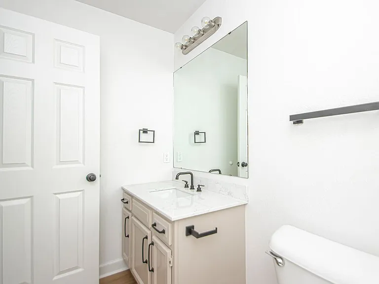 315 Autumn Dr — Photo 16