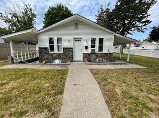 36 Clinton Pl, Deer Park, NY 11729