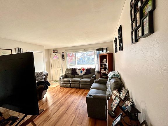 2nd image of 2101 Ann St