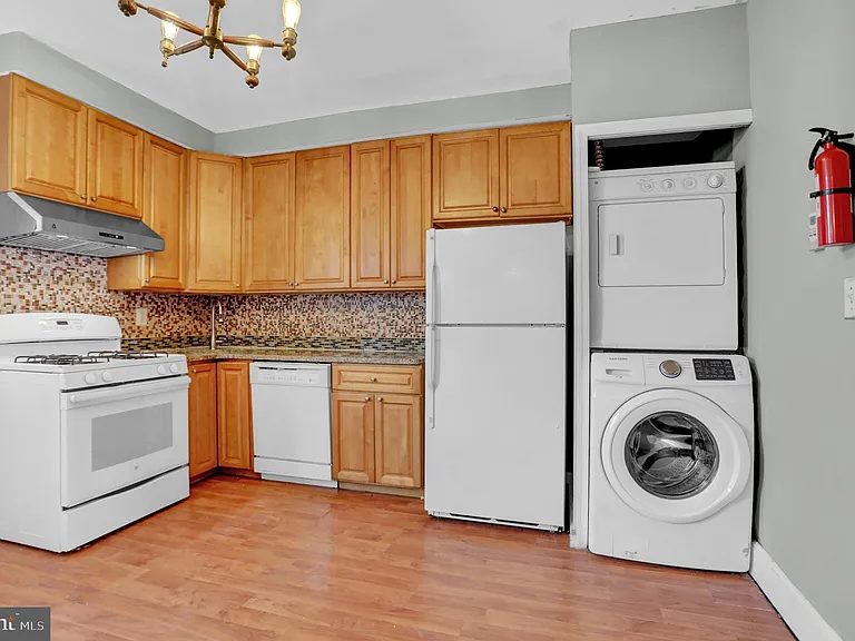 434 Folcroft St #A — Photo 4