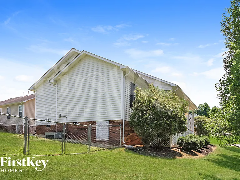 1800 Holly Crescent Ln — Photo 15