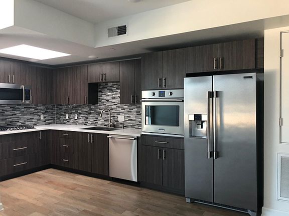 3rd image of 10850 Bloomfield St Unit 404