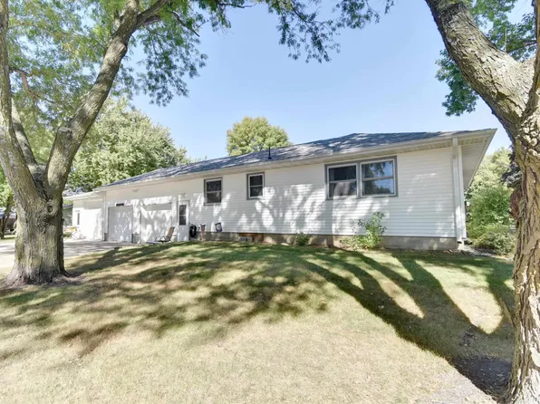 1303 N 13th St, Estherville, IA 51334