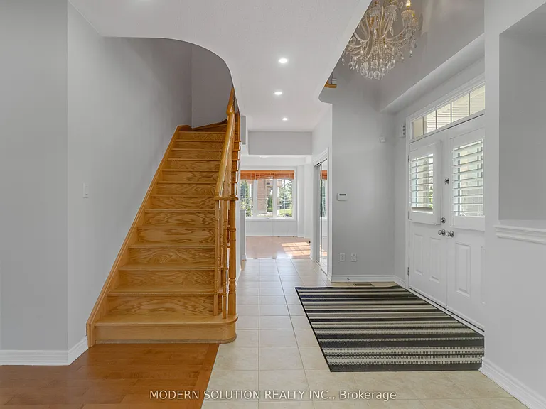 4 Overhold Cres — Photo 22