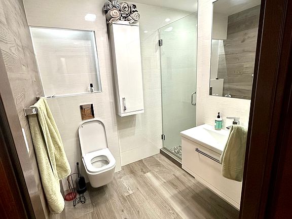 5th image of 32 Maspeth Ave #1