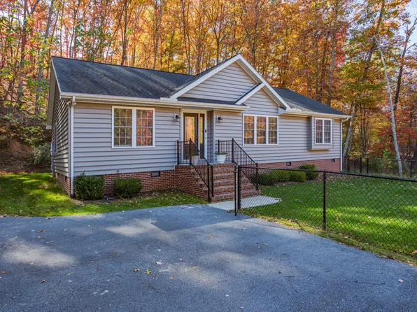 40 Robindale Ct, Buena Vista, VA 24416