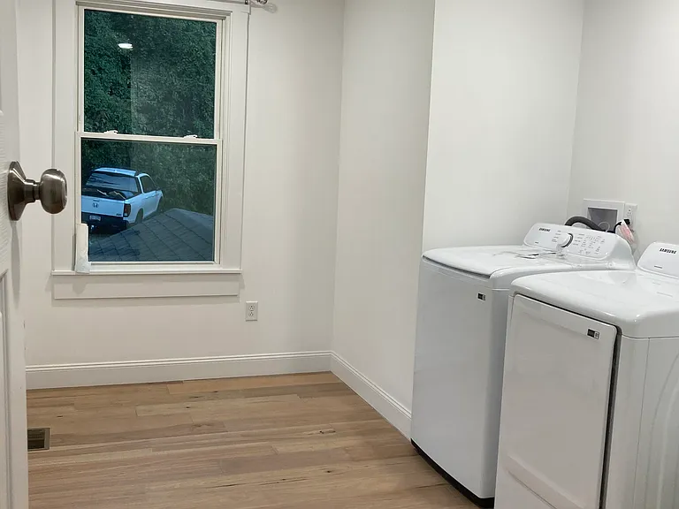 4455 Gladstone St — Photo 35