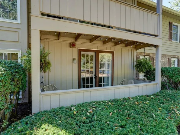 32 Wood Creek Dr, Pittsford, NY 14534