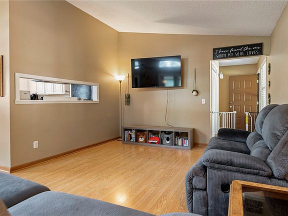 5th image of 71 Buckingham Dr