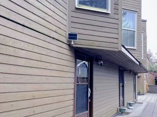 1910 Chesterfield Ave #21, North Vancouver, BC V7M 2P5