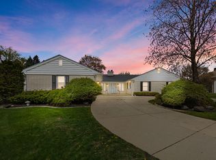 18W736 Avenue Chateaux N, Oak Brook, IL