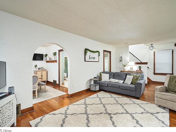 5th image of 312 Crestwood Ave